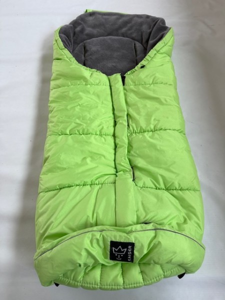 1x Winterfußsack, Fußsack mit zusätzlicher Öffnung im unteren Bereich für die Schuhe - Farbe: hellgrün