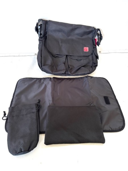 Aktionspreis: 1x Wickeltasche, Pflegetasche Sport inkl. Wickelauflage und Aufbewahrungstasche - schwarz