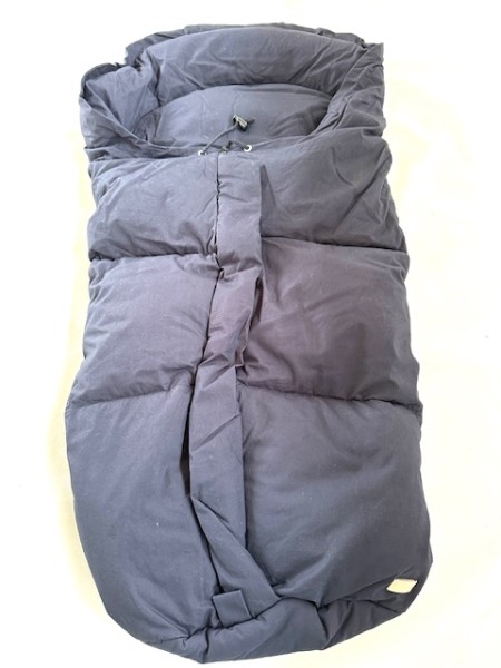 Polar Daunen - Winterfußsack, Fußsack für Kinderwagen, Schlitten, Kinderbett - marine - Bei Bedarf Schlitze für die benötigten Höhen der Schultergurte selbst anlegen (einfassen)